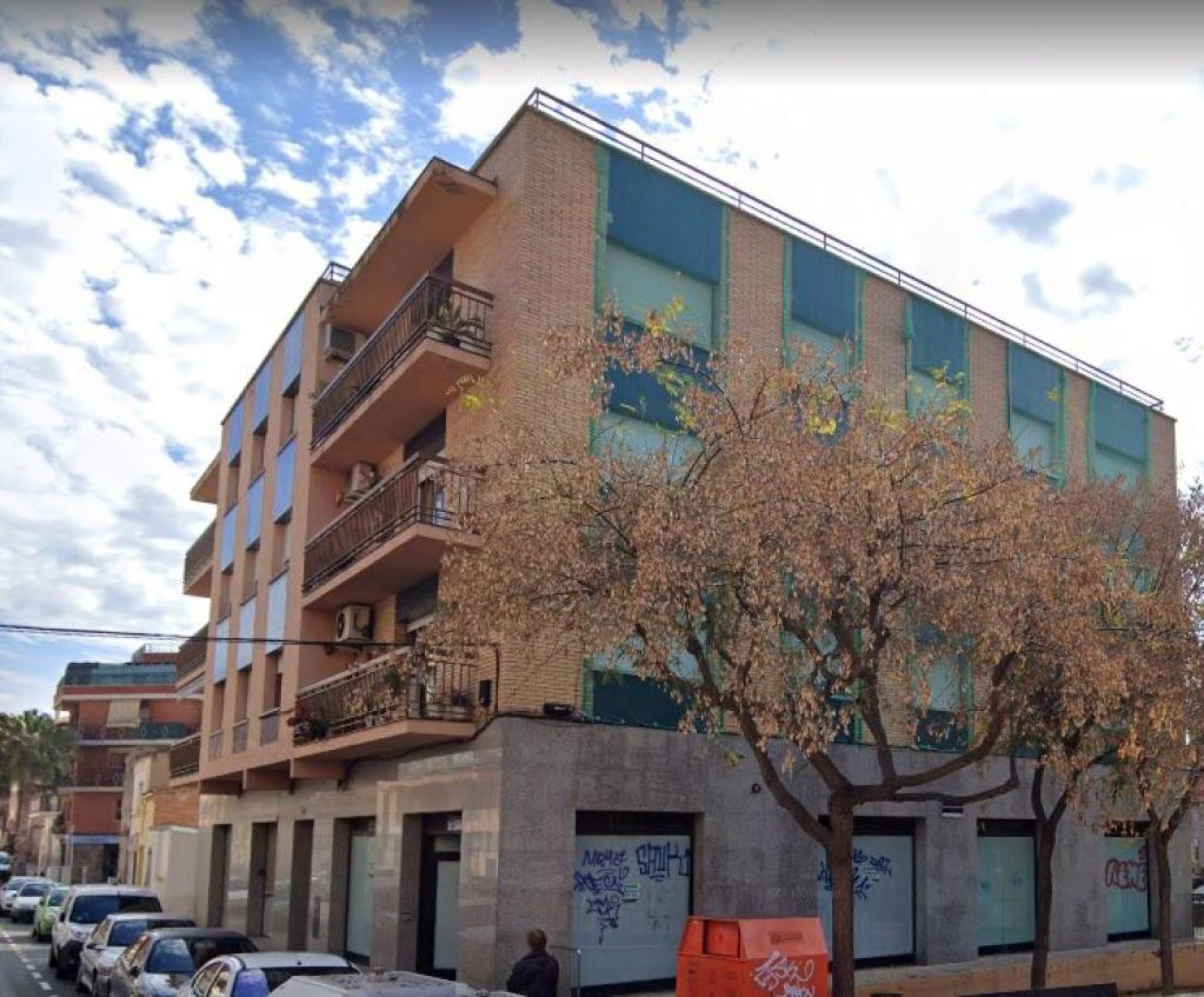 Vista exterior de Local en venda en Viladecans amb Terrassa