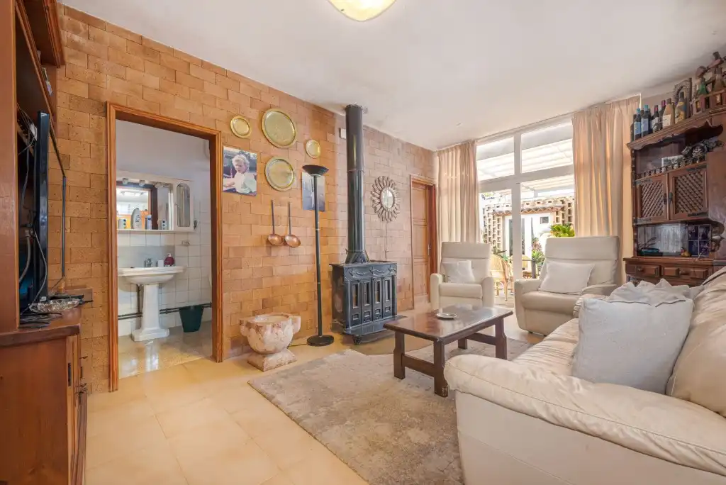Wohnzimmer von Country house zum Verkauf in Pollença mit Privatgarten, Terrasse und Abstellraum