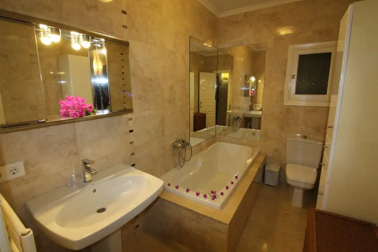 Bathroom of Houses for sale in Calpe / Calp  with Air Conditioner, Heating and Private garden