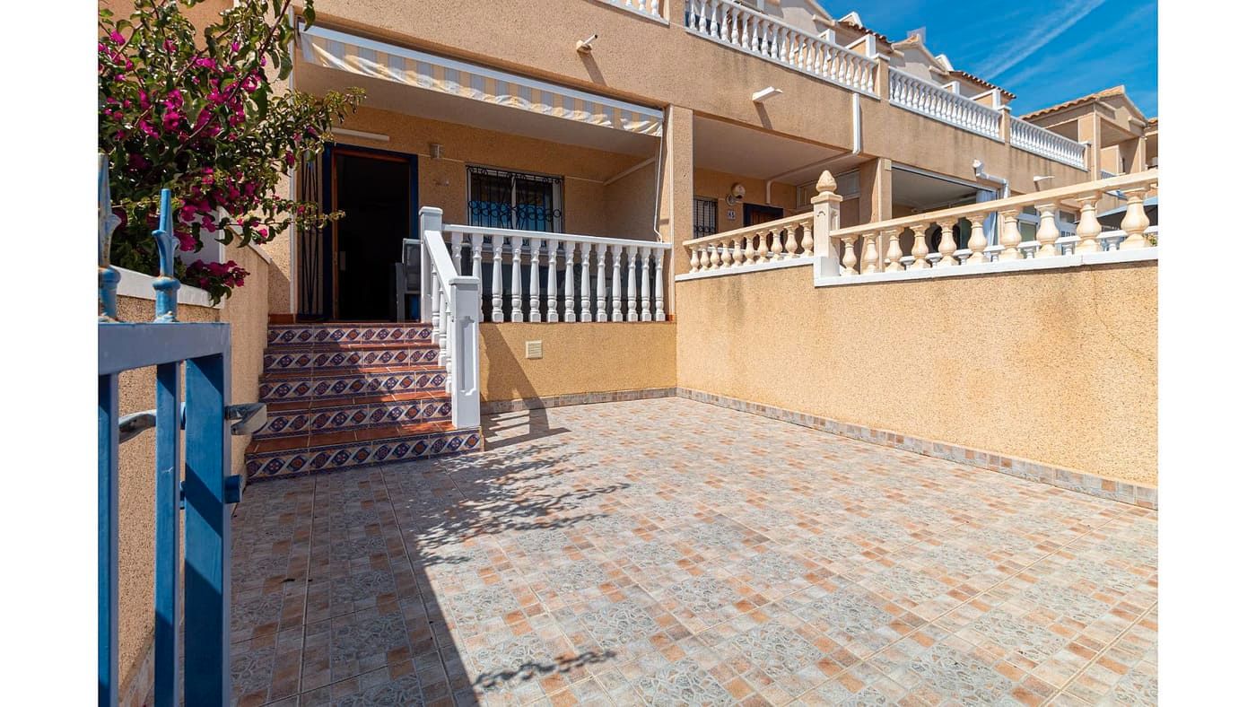 Jardí de Casa adosada en venda en Orihuela amb Aire condicionat, Jardí privat i Terrassa
