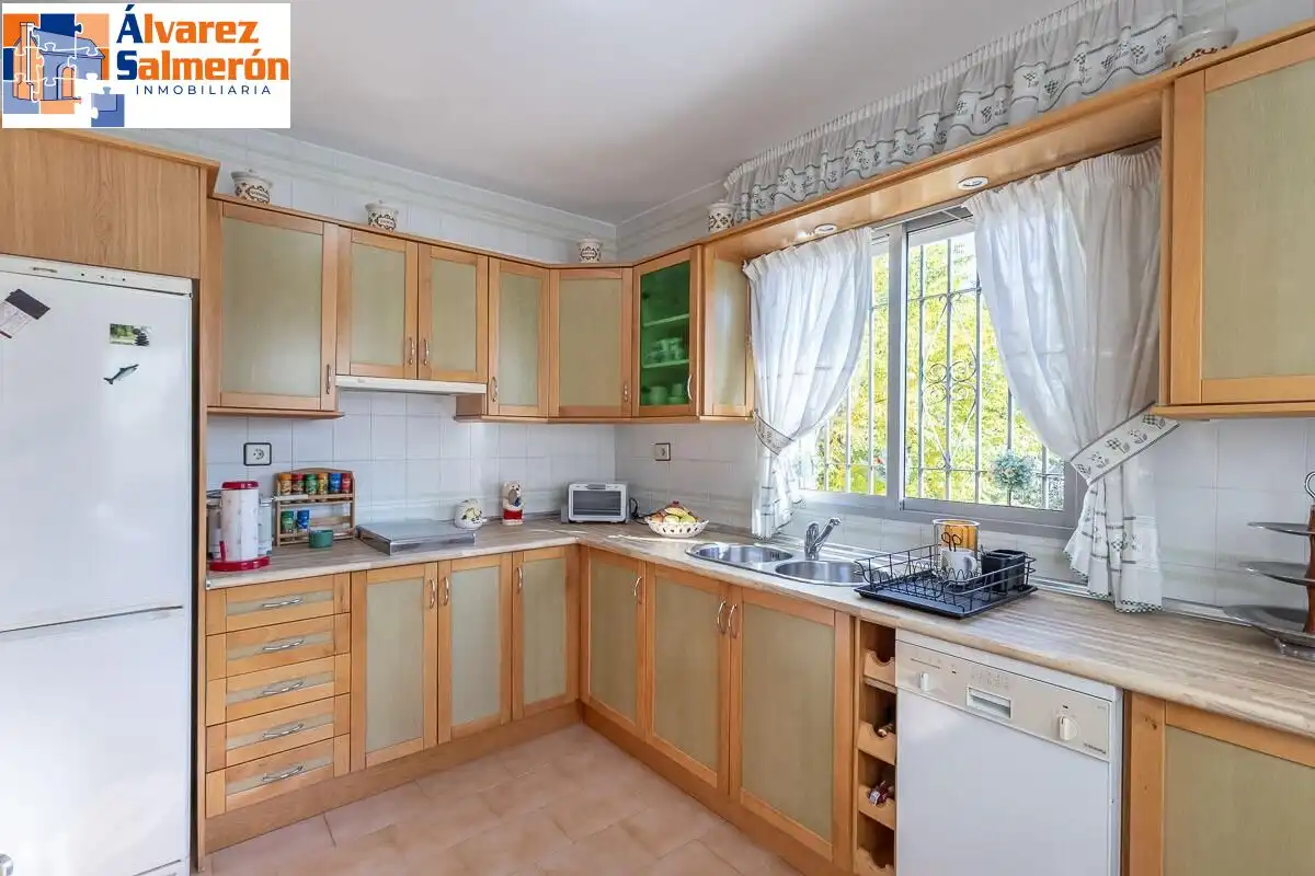 Detached house with pool for sale in Calle de la Encina, imagen 11