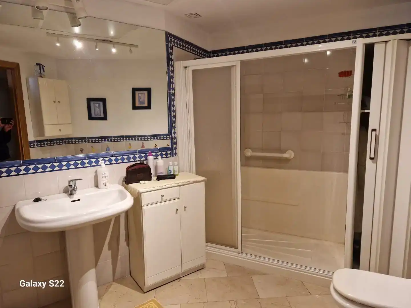 Bathroom of Flat for sale in Estepona  with Air Conditioner, Swimming Pool and Balcony