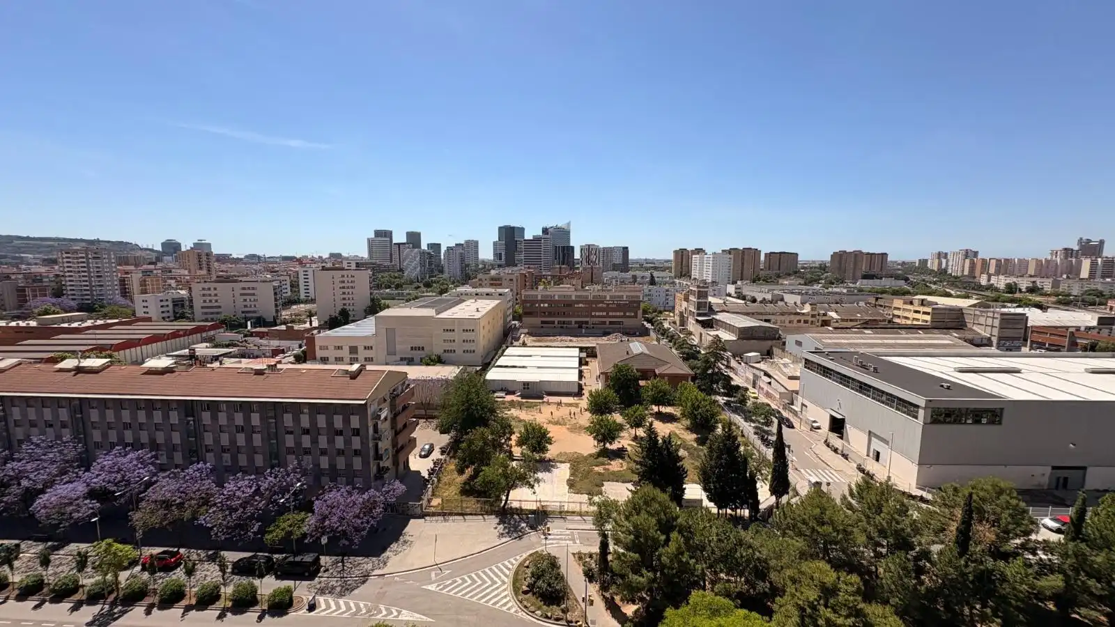 Außenansicht von Wohnung zum Verkauf in L'Hospitalet de Llobregat mit Parkett