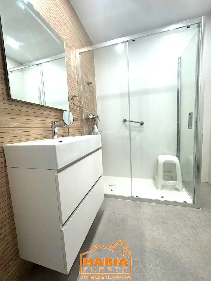 Bathroom of Flat for sale in Málaga  with Storage room and Furnished