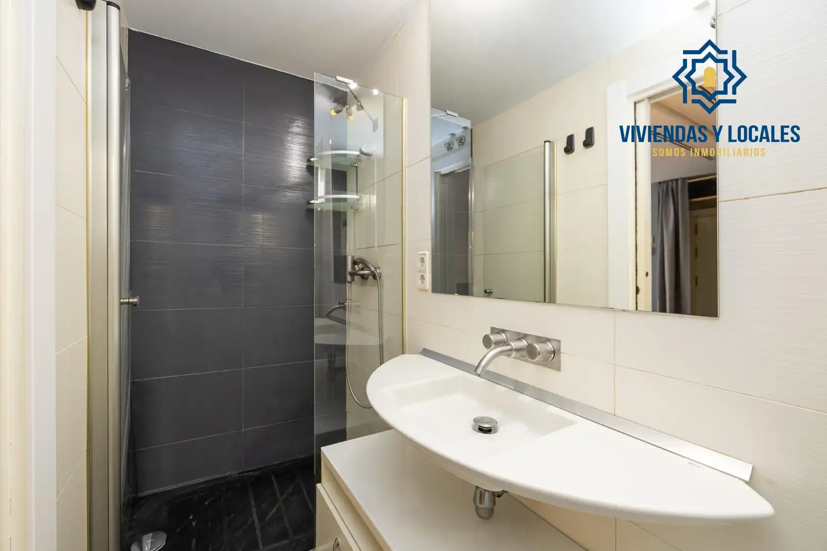 Bathroom of Ground floor for sale in Granada  with Air Conditioner, Heating and Private garden