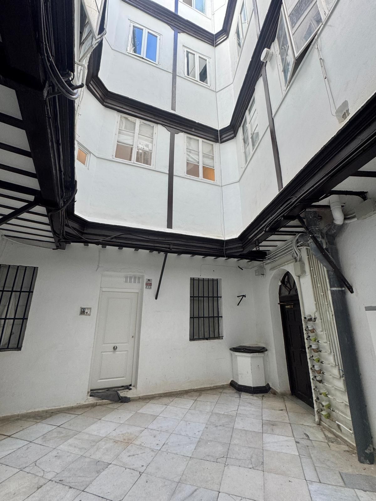 Vista exterior de Pis en venda en  Cádiz Capital amb Traster i Balcó