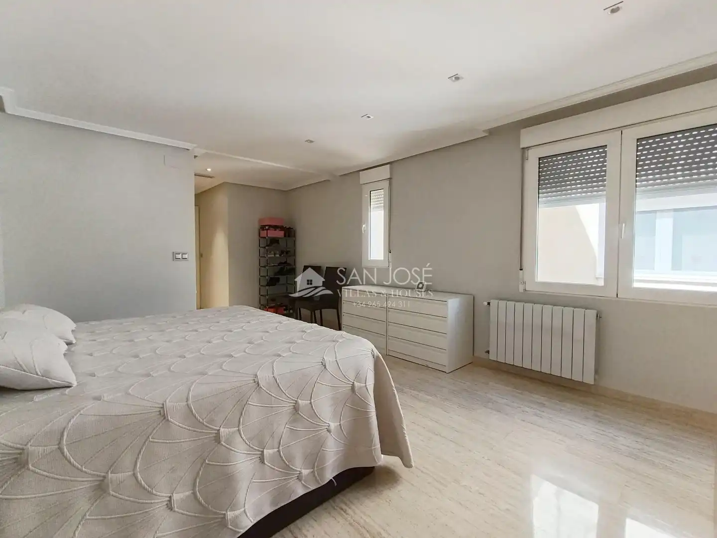 Habitación de Ático en venta en Novelda con Aire acondicionado, Calefacción y Balcón