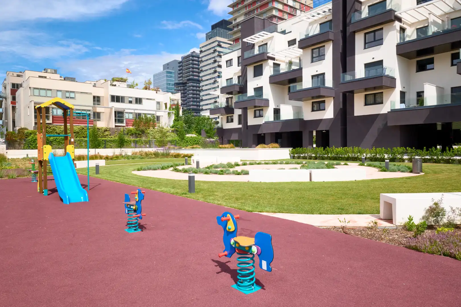 Außenansicht von Wohnung zur Miete in Madrid mit Klimaanlage, Terrasse und Abstellraum