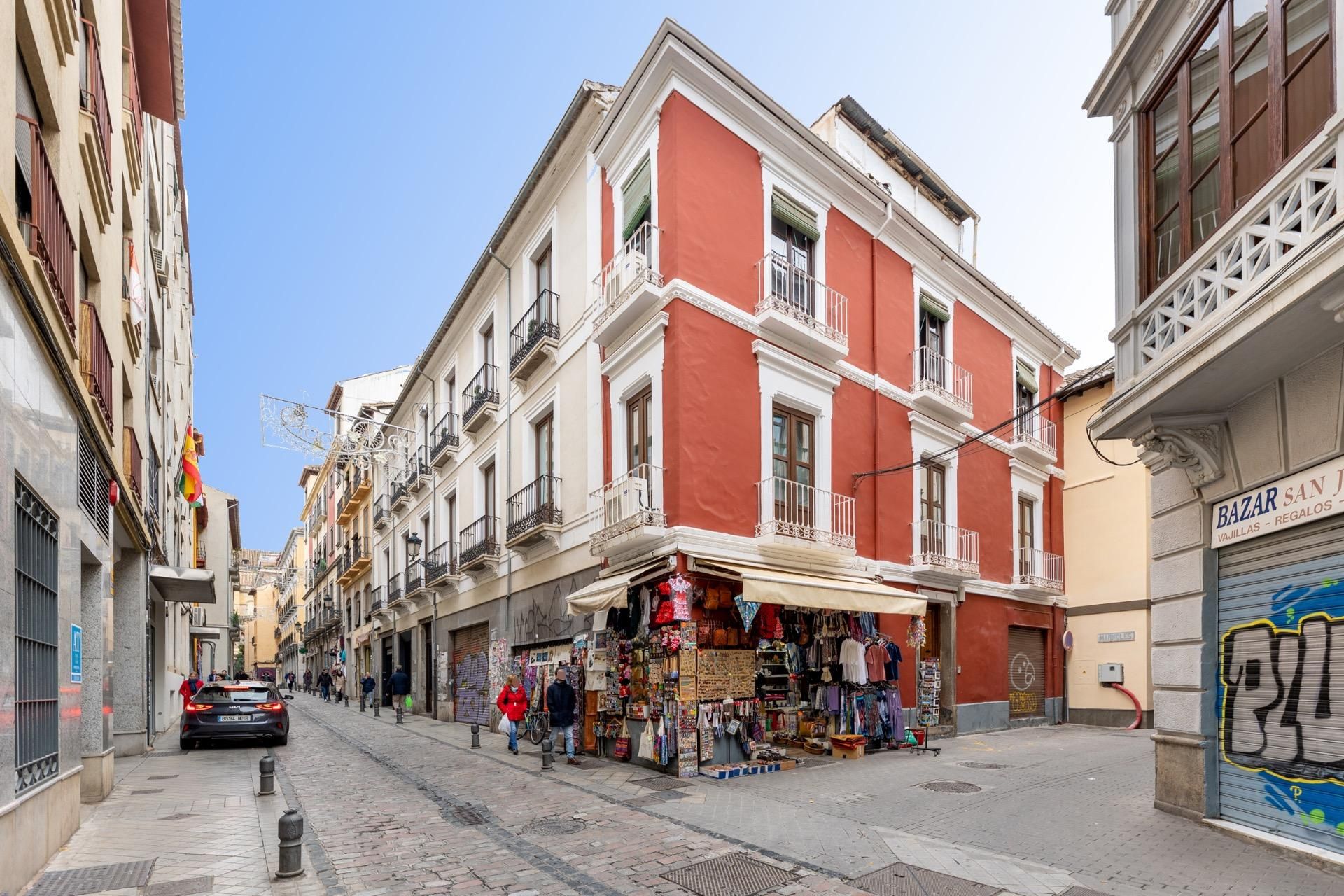 Vista exterior de Piso en venta en  Granada Capital con Calefacción y Parquet