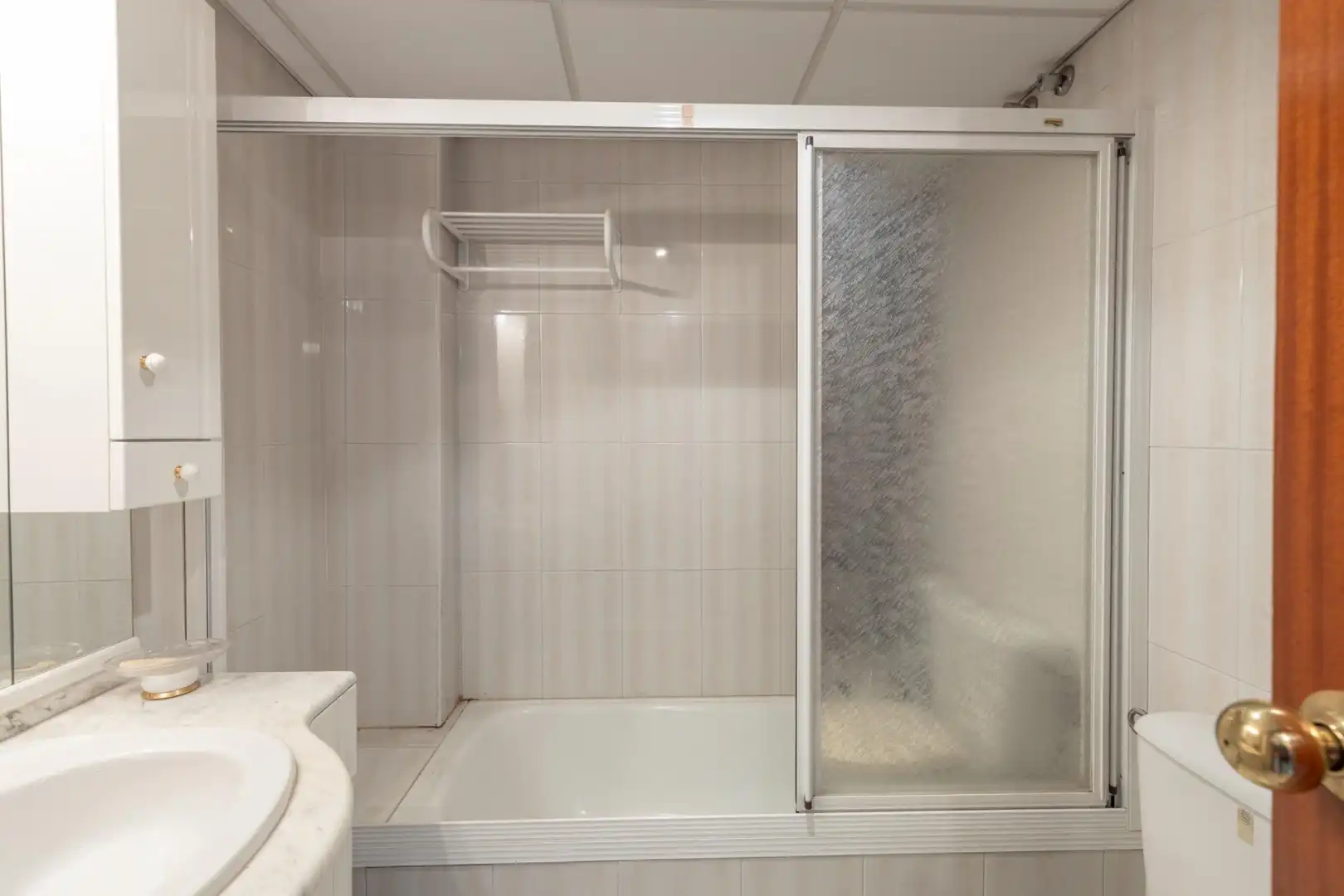 Baño de Casa adosada en venta en Granada con Calefacción, Terraza y Trastero