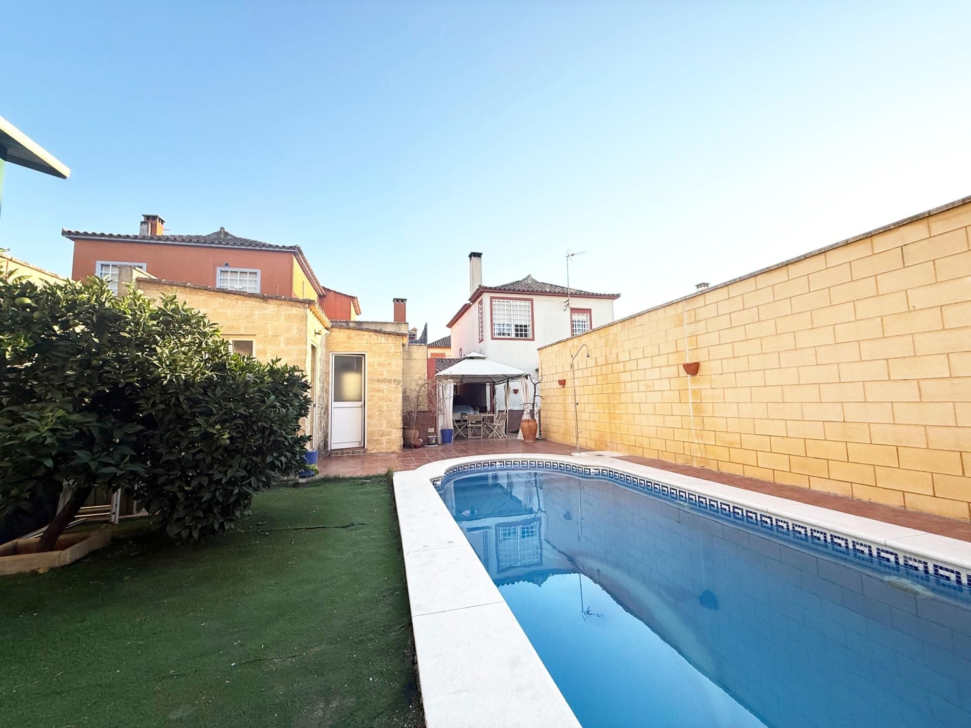 Swimming pool of House or chalet for sale in Bormujos  with Private garden, Storage room and Swimming Pool