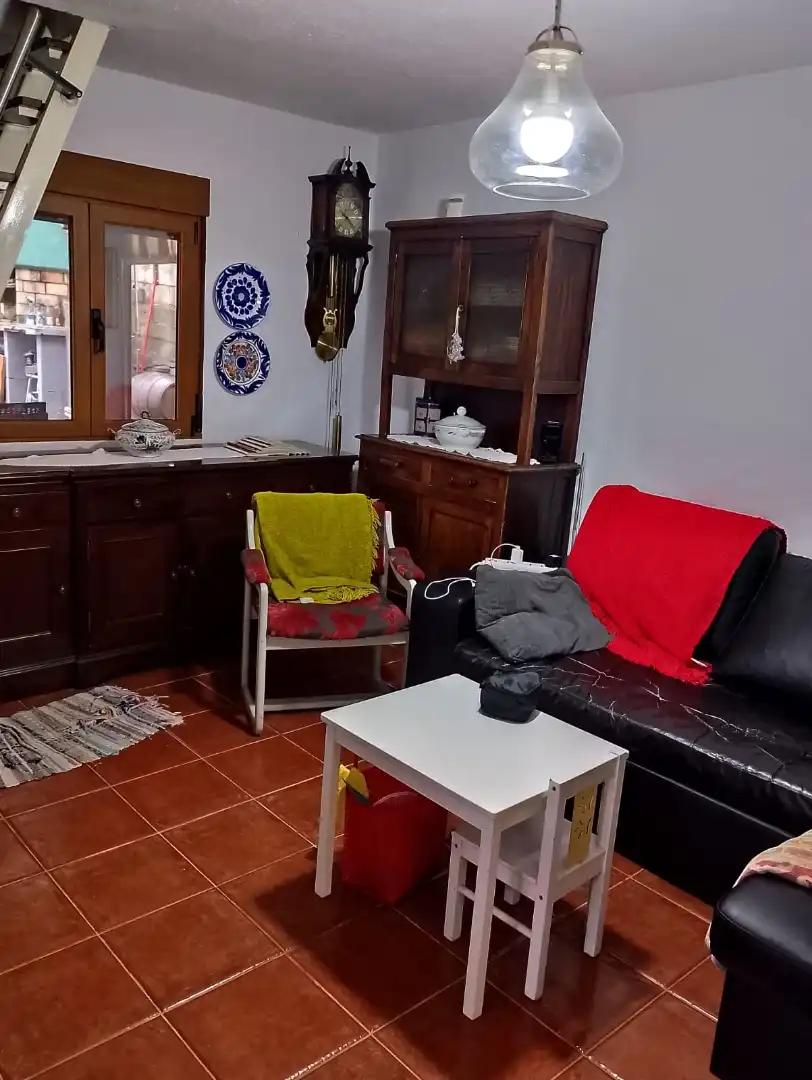 Sala d'estar de Casa o xalet en venda en Oviedo  amb Jardí privat i Moblat