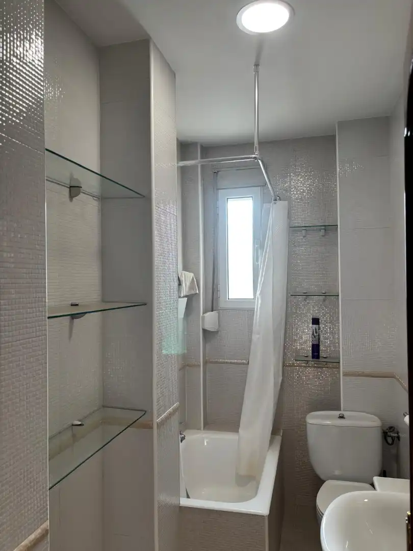 Bathroom of Flat for rent in Zaragoza  with Heating, Furnished and Oven