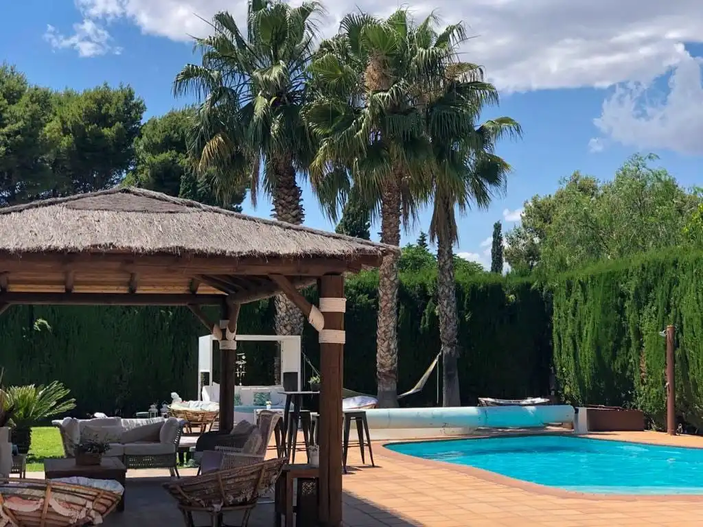 Piscina de Casa o chalet en venta en Elda con Aire acondicionado, Calefacción y Jardín privado