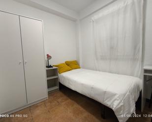 Bedroom of Flat to share in  Zaragoza Capital  with Balcony