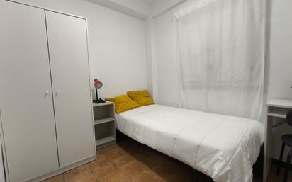 Bedroom of Flat to share in  Zaragoza Capital  with Balcony