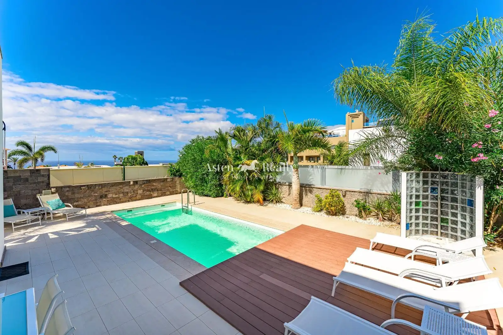 House with pool for sale in Londres, imagen 8