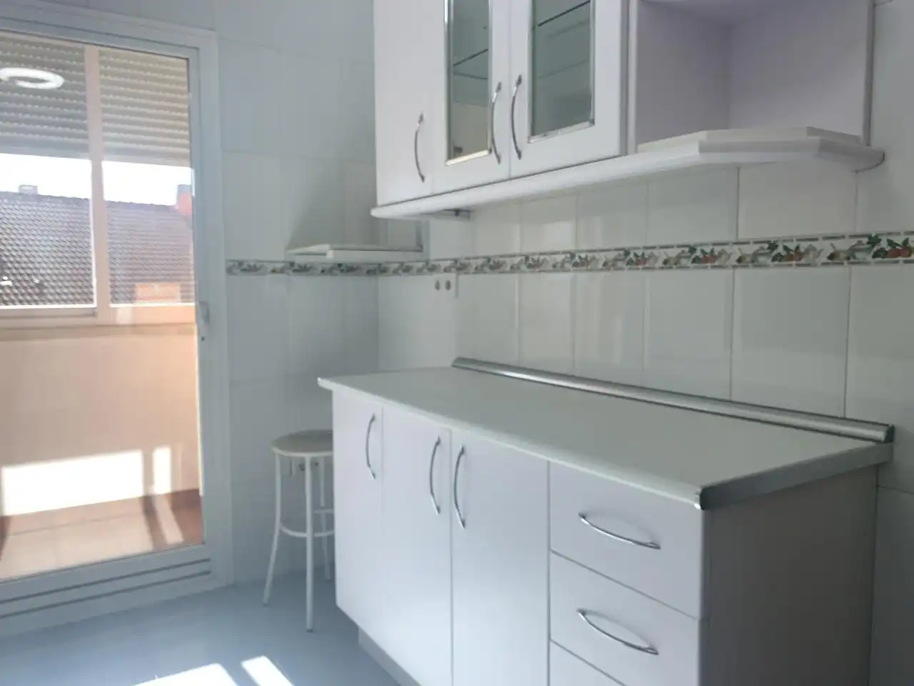 Cocina de Piso de alquiler en Manzanares El Real con Parquet, Terraza y Piscina comunitaria