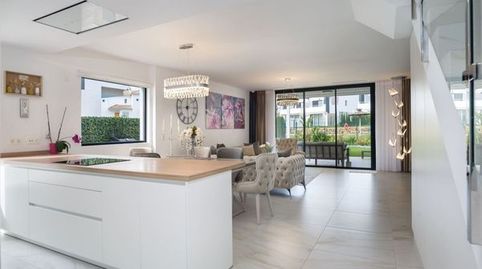 Foto 4 de Casa o chalet en venta en Avenida Parque Selwo, 18, La Concha - Resina Golf, Estepona