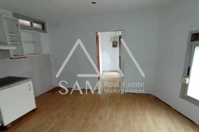 Planta baja en venta en Nou Barris
