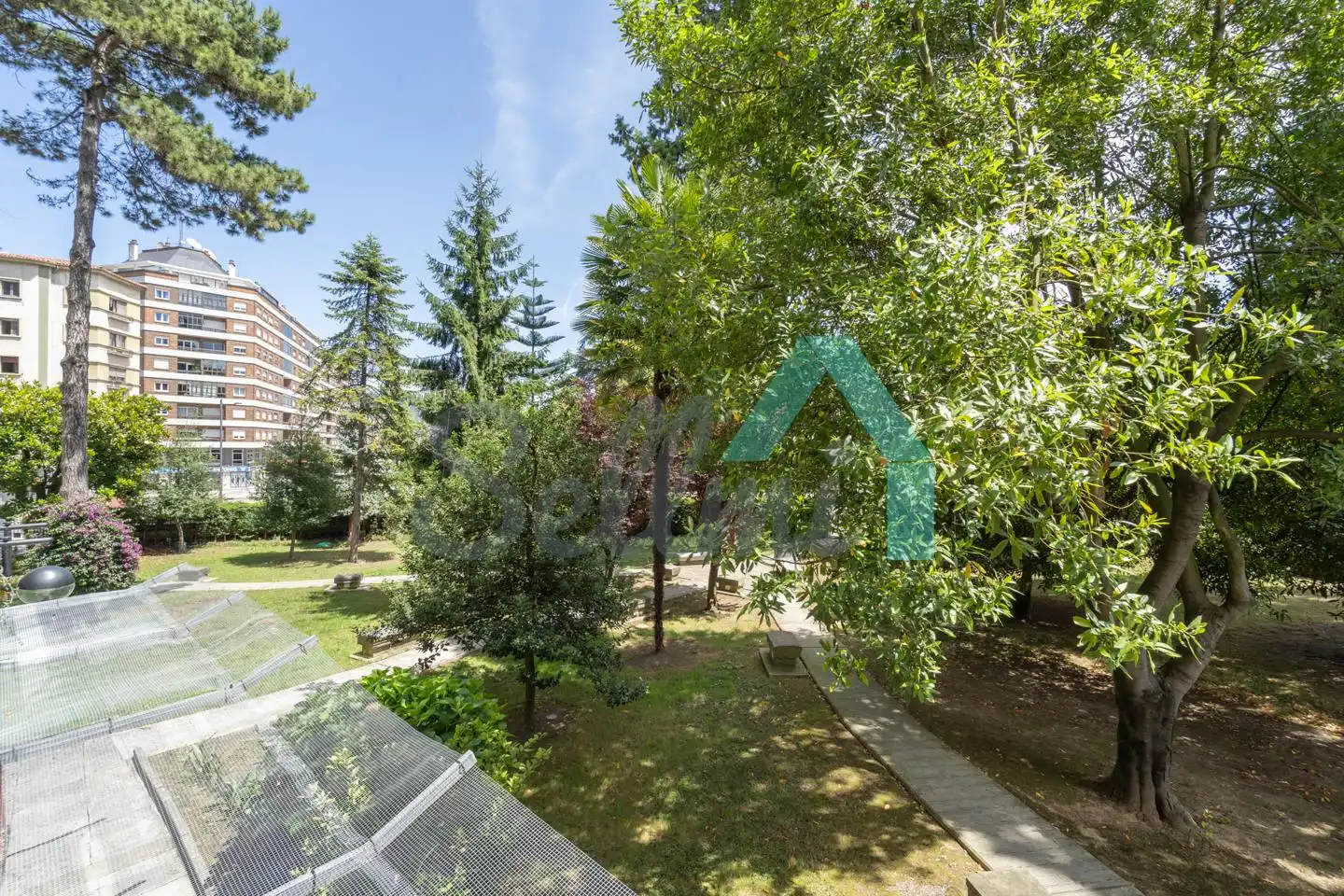 Jardín de Piso en venta en Oviedo  con Calefacción, Parquet y Terraza