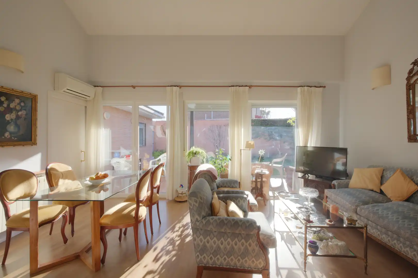 Living room of Houses for sale in Las Rozas de Madrid  with Air Conditioner and Heating