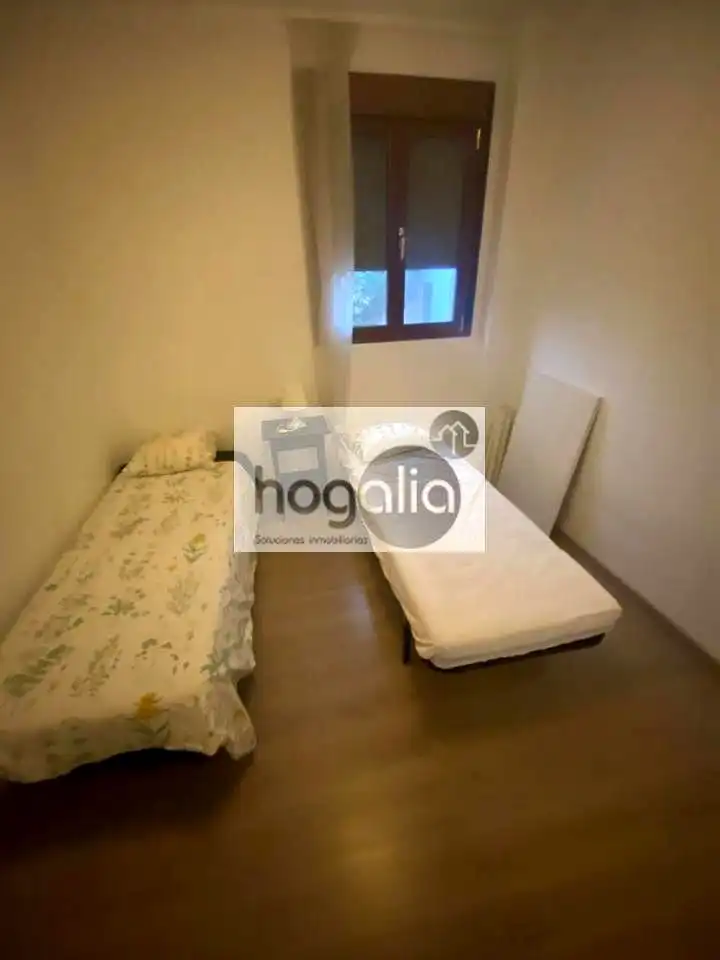 Schlafzimmer von Erdgeschoss zur Miete in Sevilla mit Klimaanlage und Möbliert