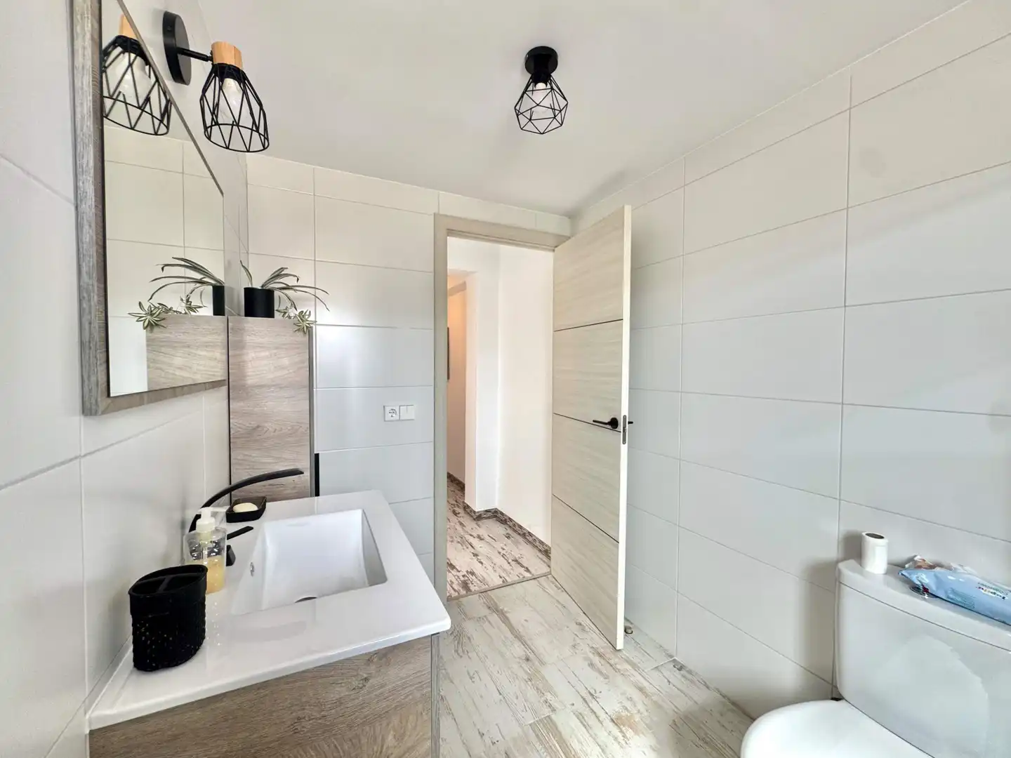 Badezimmer von Wohnung zum Verkauf in Gandia mit Klimaanlage, Abstellraum und Balkon