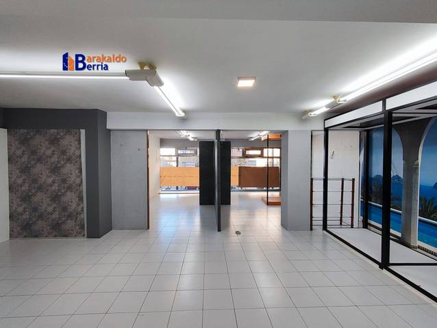 Local comercial en Alquiler en Vicente Blasco Ibañez Kalea, 32 en Txabarri - La Unión - Vista Alegre