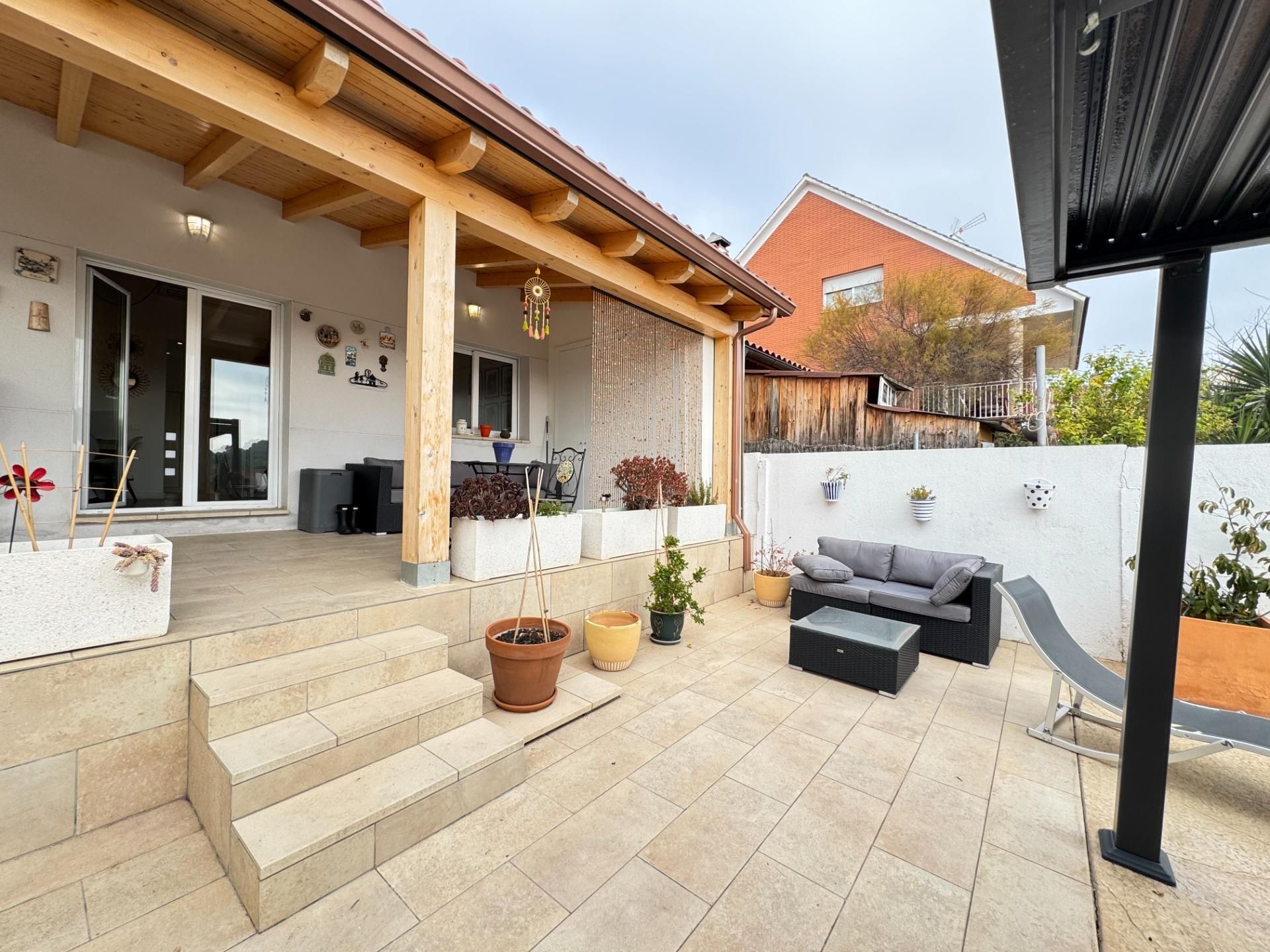 Terrace of House or chalet for sale in Rubí  with Air Conditioner, Heating and Private garden