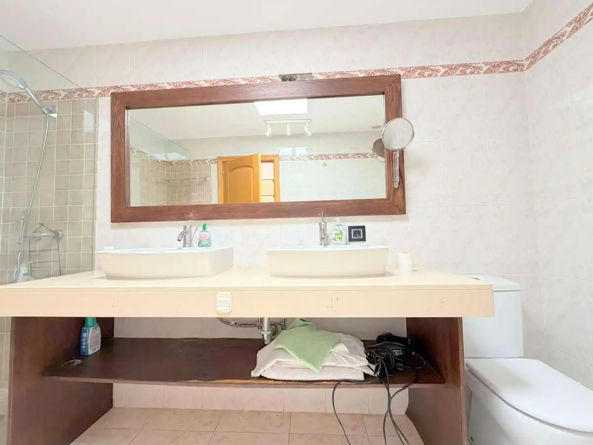 Badezimmer von Wohnungen zum Verkauf in Teguise mit Gemeinschaftspool