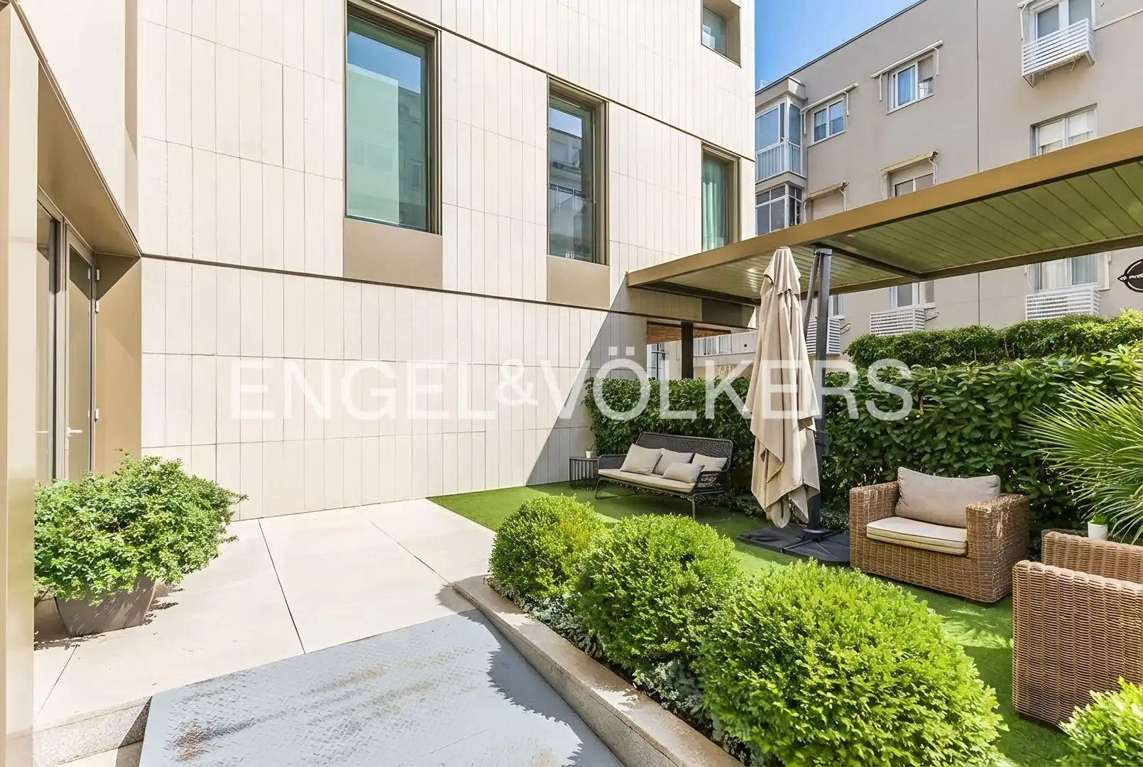 Terrassa de Apartament en venda en Madrid amb Calefacció, Jardí privat i Traster