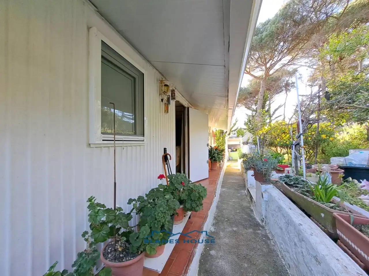 Vista exterior de Casa o xalet en venda en Tordera amb Jardí privat, Terrassa i Moblat