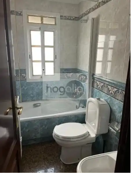 Baño de Casa o chalet de alquiler en Sevilla con Aire acondicionado, Jardín privado y Terraza