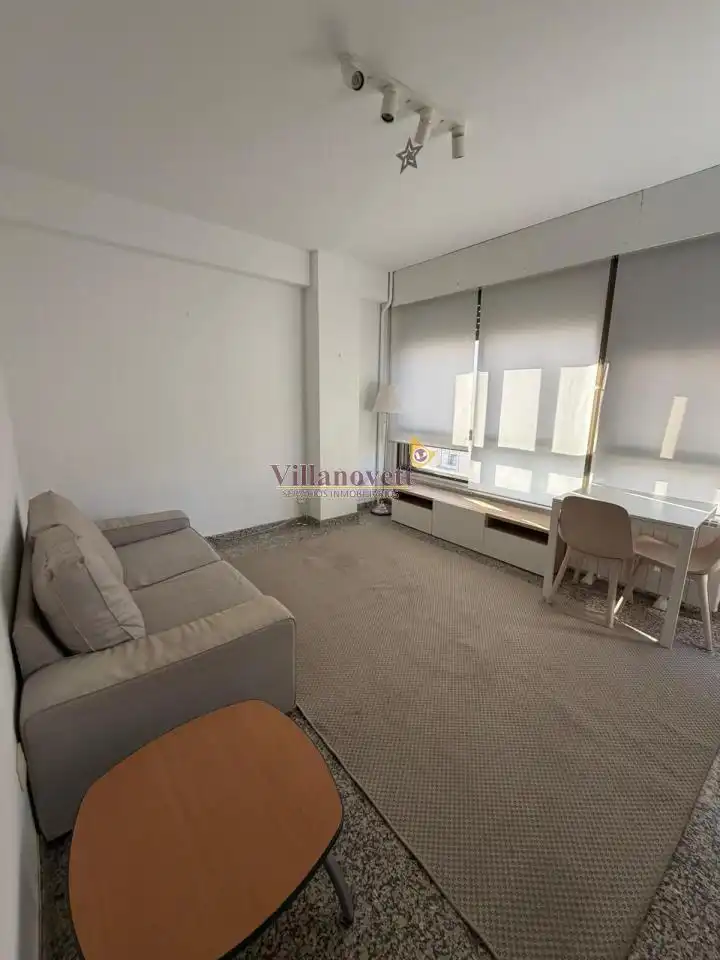 Sala d'estar de Apartament de lloguer en Vigo  amb Calefacció i Moblat