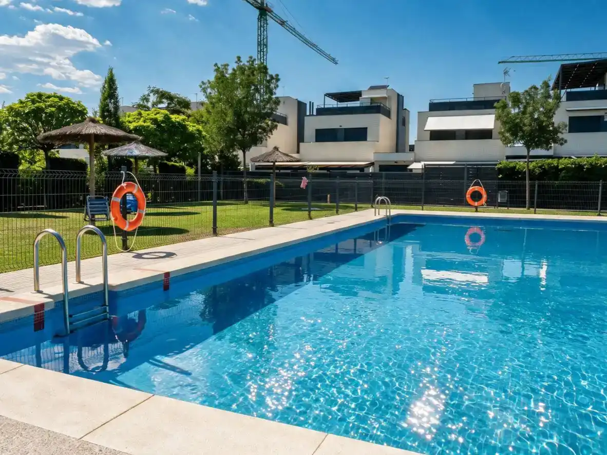 Swimming pool of Flat for sale in Boadilla del Monte  with Air Conditioner, Private garden and Parquet flooring