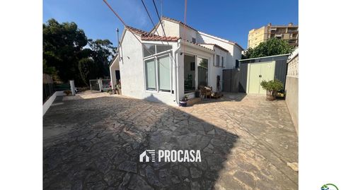 Casa de 3 habitaciones con terreno en Mas Mates, Roses