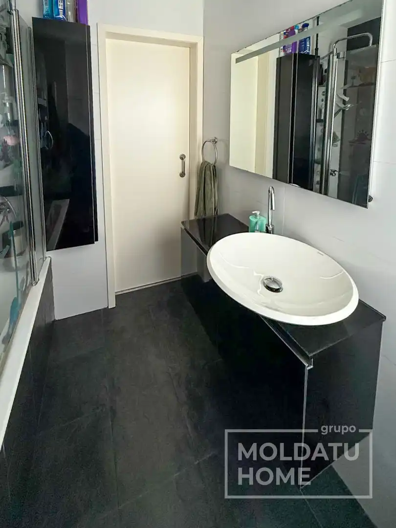 Bathroom of Houses for sale in Abanto y Ciérvana-Abanto Zierbena  with Heating, Private garden and Terrace