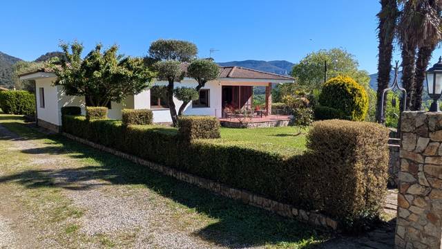 Casa-chalet en Venta en Les Planes d'Hostoles