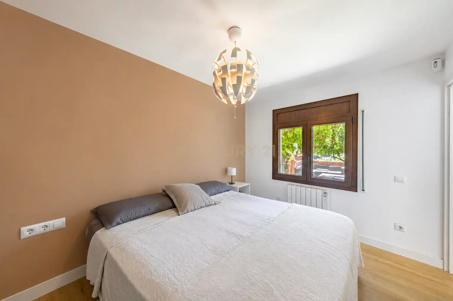 Dormitori de Casa o xalet en venda en Sant Cugat del Vallès amb Jardí privat i Traster