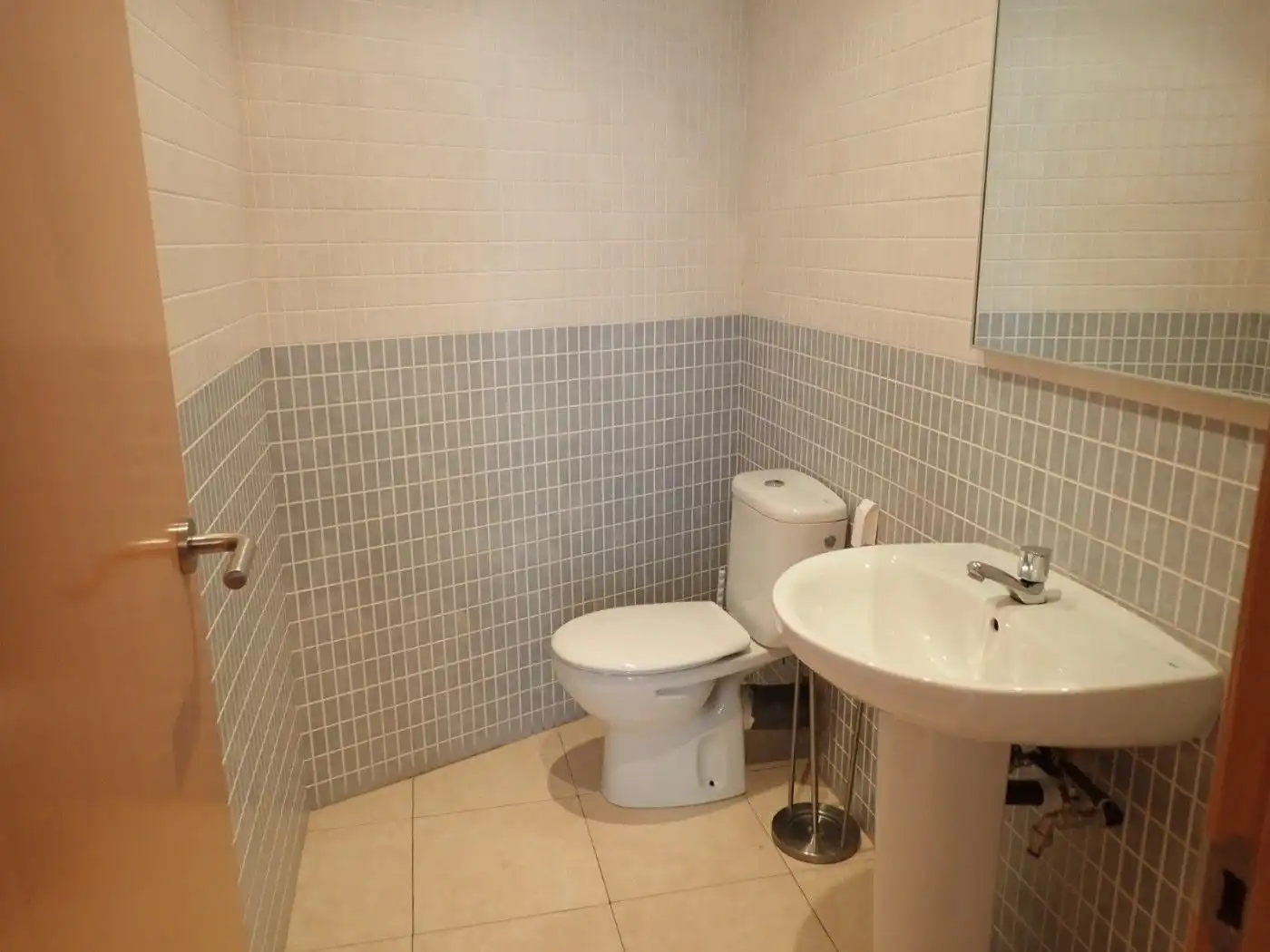 Badezimmer von Büro zur Miete in Gavà mit Klimaanlage, Heizung und Möbliert