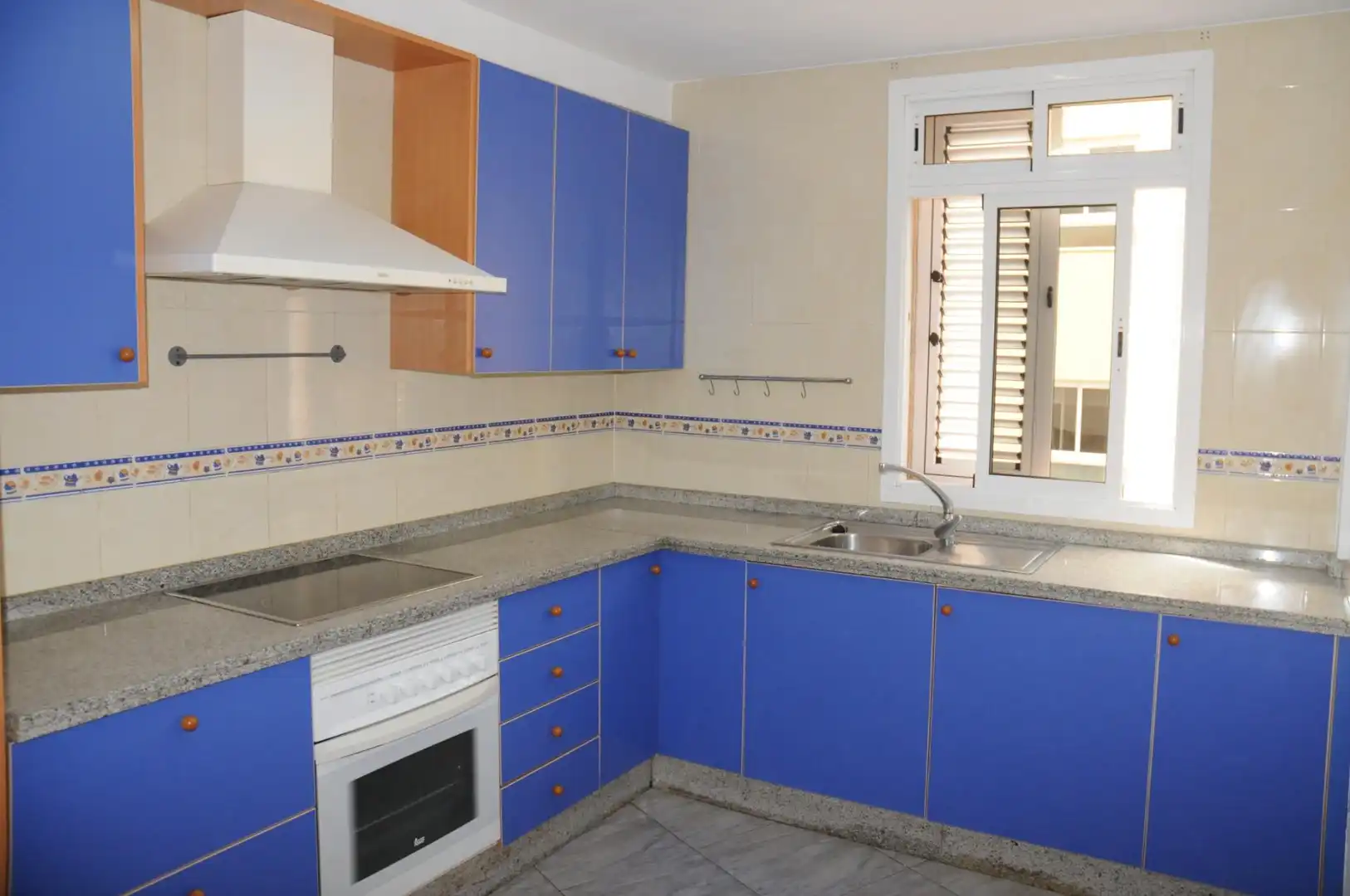 Cocina de Piso en venta en Telde con Trastero y Alarma
