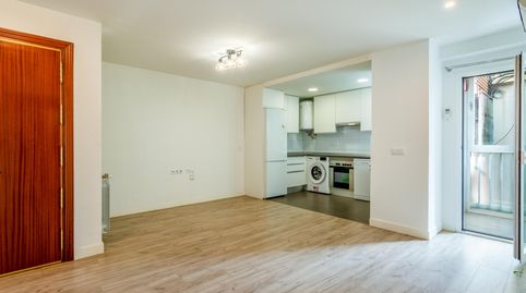 Foto 3 de Apartamento de alquiler en 8 Calle Valderrobres #2, Canillejas, Madrid Capital