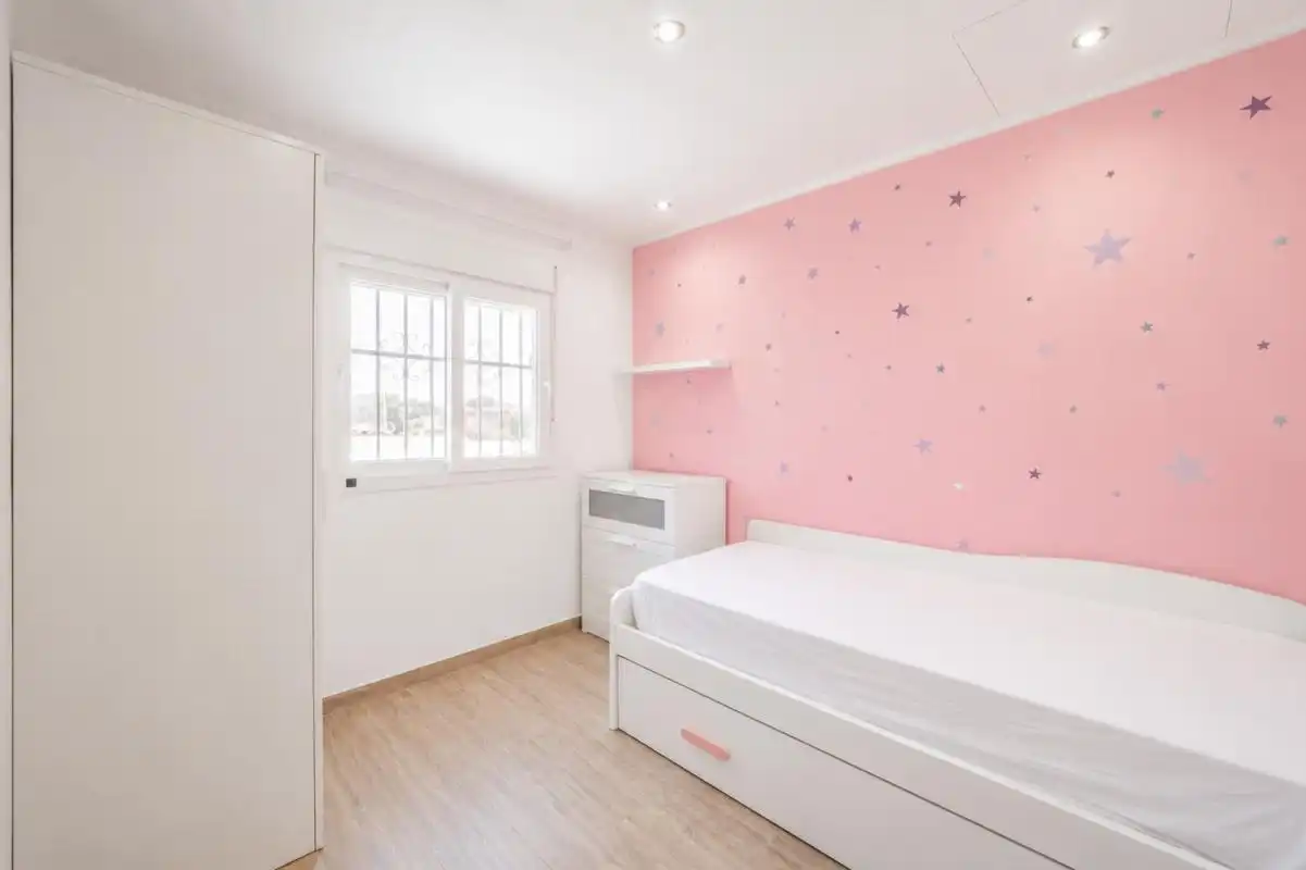 Habitación de Casa adosada en venta en Torrevieja con Calefacción