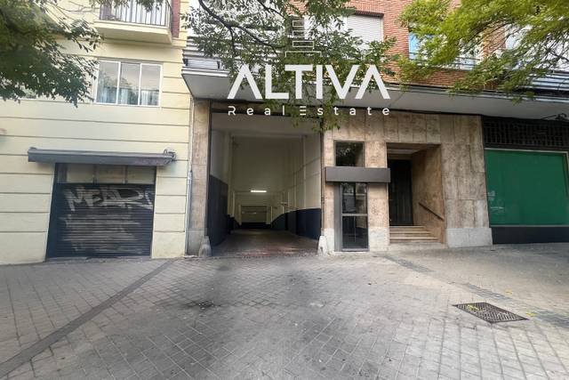 Local comercial en Alquiler en Trafalgar