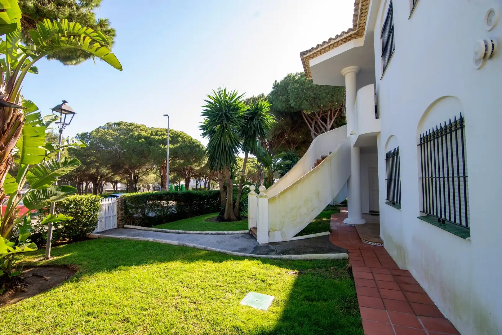 Vista exterior de Apartament en venda en Chiclana de la Frontera amb Aire condicionat, Jardí privat i Terrassa