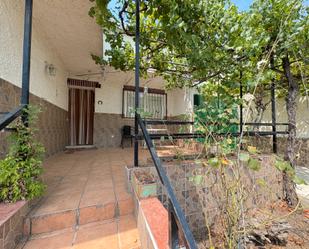 Vista exterior de Casa adosada en venda en Pelayos de la Presa amb Calefacció, Jardí privat i Terrassa