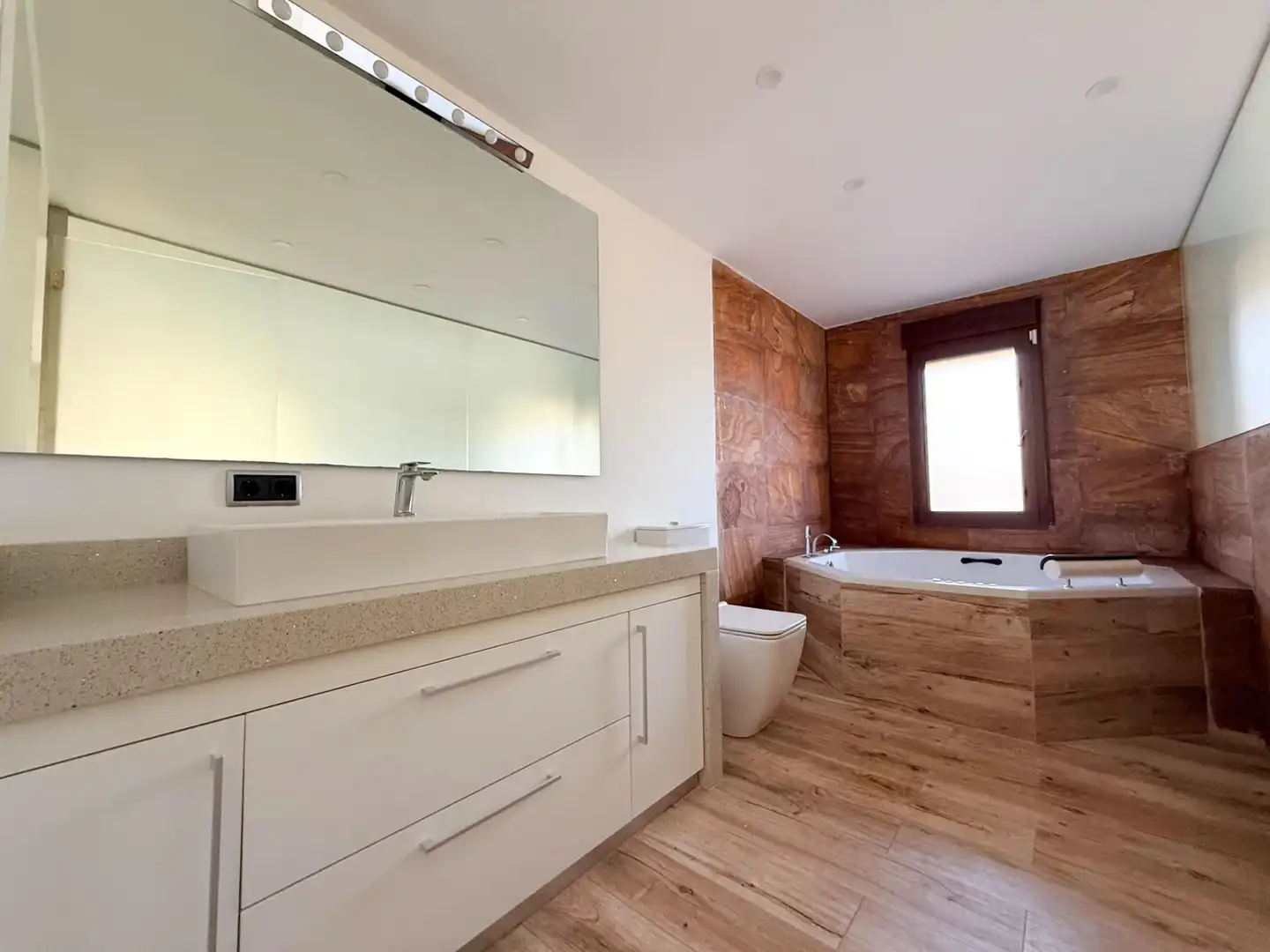 Badezimmer von Haus oder Chalet zur Miete in San Antonio de Benagéber mit Klimaanlage, Heizung und Privatgarten