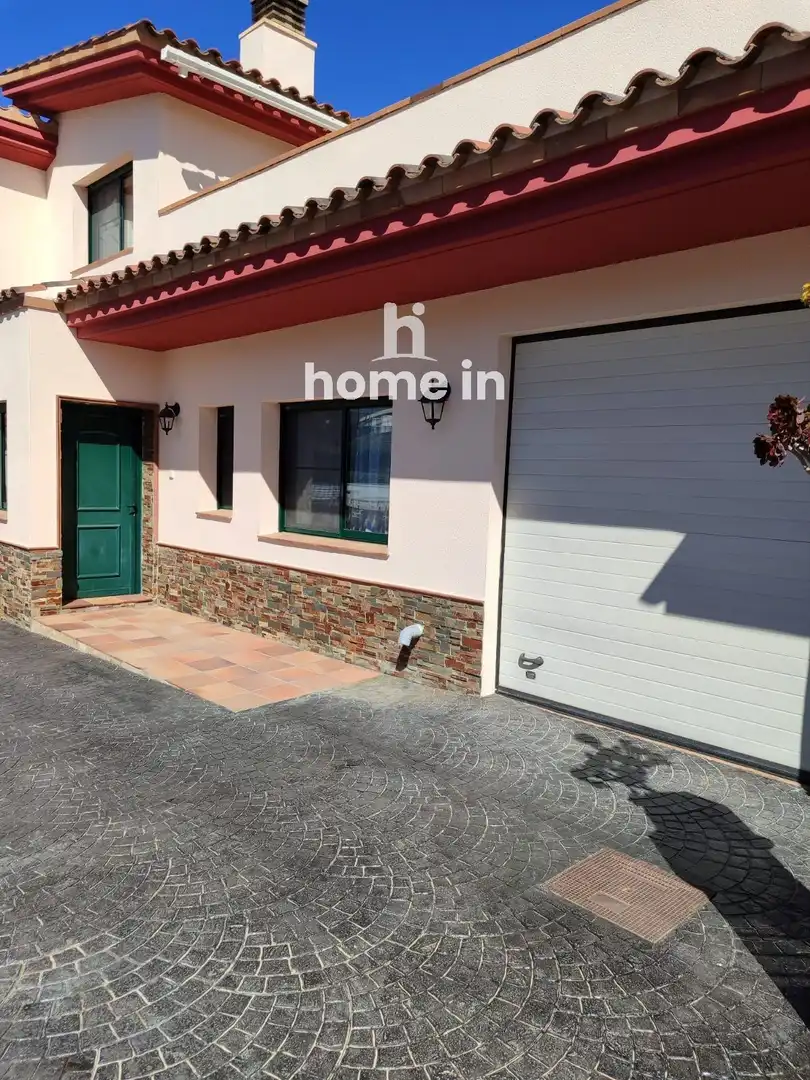 Vista exterior de Casa o chalet en venta en Deltebre con Aire acondicionado, Terraza y Trastero