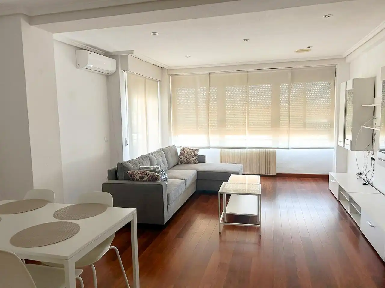 Sala de estar de Piso de alquiler en Elche / Elx con Aire acondicionado, Parquet y Piscina